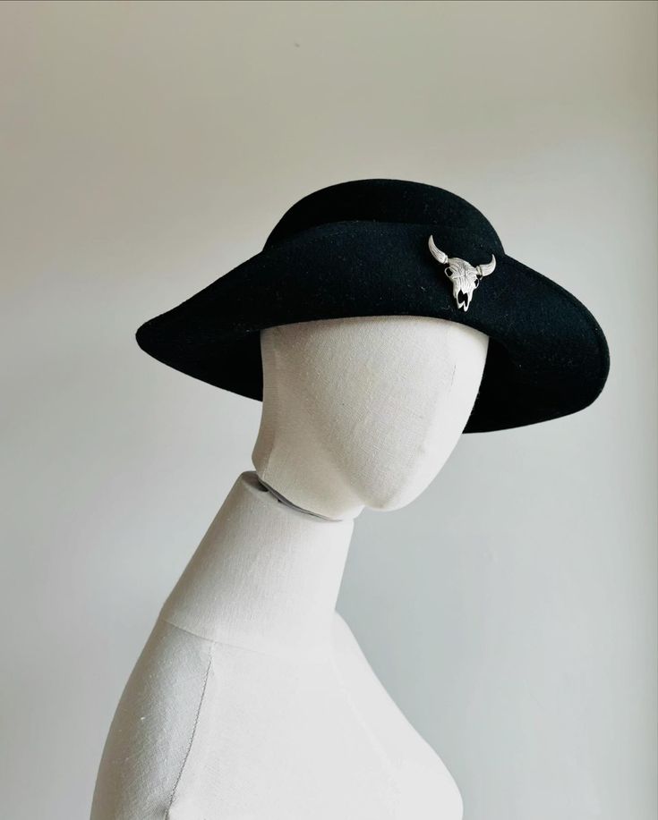 The Majestic Bicorne Hat: A Symbol of Military Prestige and Historical Elegance